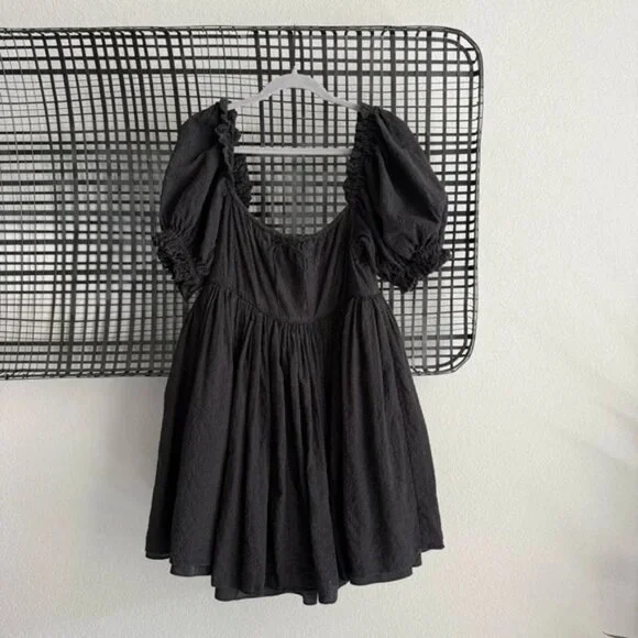 Selkie $305 Beach Day Puff Sleeve Cotton Dress in Adorable Black Eyelet 💃🏻MED - Picture 3 of 4